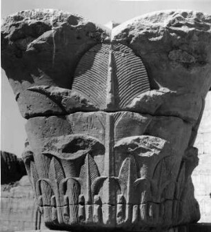 Edfu. Horustempel. Geburtshaus (310ante/30ante). Säulenkapitell