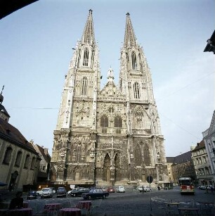 Regensburg. Sankt Peter. Westfassade