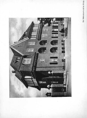 Das Witwenhaus nach der Straße.
