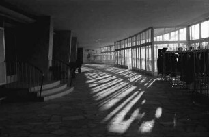 Freiburg: Stadthalle; Wandelhalle mit Garderoben