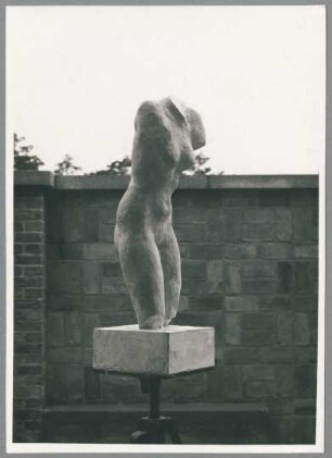Torso Niedersinkende, 1929, Gips gefasst