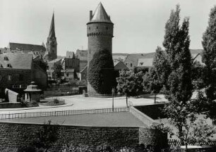 Mayen, Stadtansicht : Mayen. Stadtansicht mit Pfarrkirche St. Clemes und Mühlenturm von Nordnordost