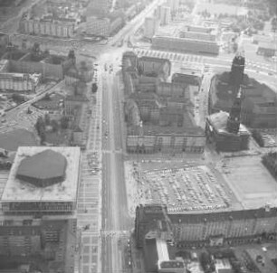 Ernst-Thälmann-Straße (Wilsdruffer Straße) und Altmarkt in Dresden : Blickrichtung Osten zum Pirnaischen Platz