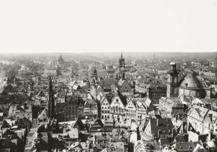 Frankfurt am Main, Stadtansicht : Frankfurt am Main. Blick vom Domturm über den Römerberg, Rathaus und Paulskirche nach Westen