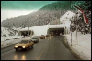 Tunnel Westeinfahrt [des Arlberg-Straßentunnels]
