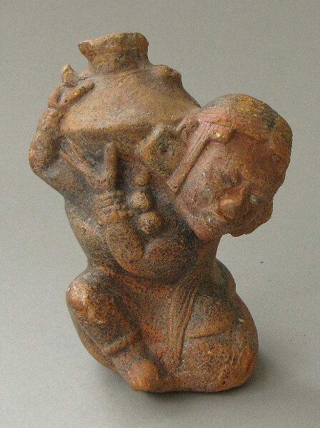 Figurine avec cruche