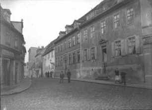 Mittelwache - Ecke Steg. rechte Bildseite: Pfarrhäuser der St. Georgenkirche. Gommergasse 5, 6, 7 Pfarrhaus St. Georgen. (alte Nr.). linke Bildseite: Farben-Kramer (Ecke Steg)