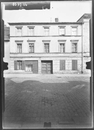 Potsdam. Jägerstraße 37. Wohnhaus mit Laden. Straßenfront