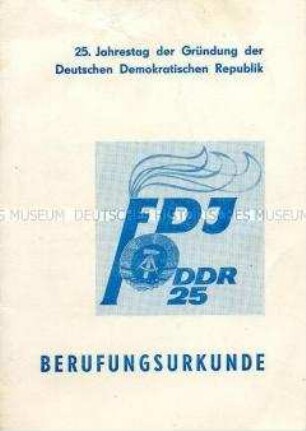 Teilnehmerkarte für den Fackelzug der FDJ zum 25. Jahrestag der DDR