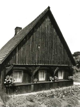 Daubitz (Rietschen-Daubitz), Dorfstraße 25. Wohnhaus. Giebelansicht mit Umgebinde