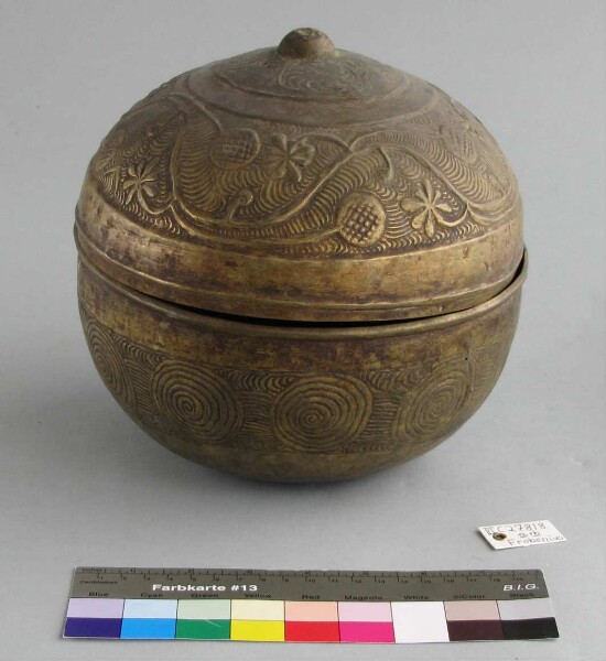 Lidded vessel