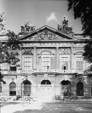Berlin, Zeughaus. Entwurf von Francois Blondel. Martin Grünberg, Andreas Schlüter, Jean de Bodt