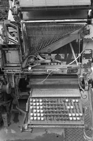 In Berlin-Schöneberg : In Berlin-Schöneberg, Hinterhof an der Potsdamer Strasse, Linotype