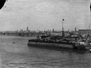 Montevideo, Stadtansicht mit Hafen