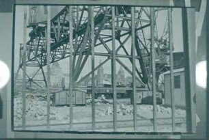 Kranbrücke auf Schienen mit Durchblick zur Stettiner Hakenterrasse (1930)