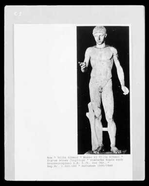 Statue eines Jünglings