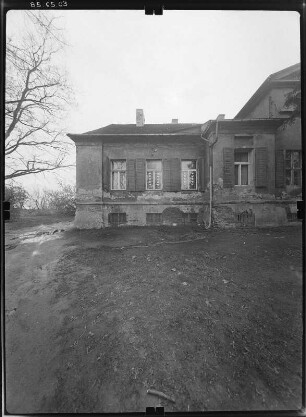 Lübben-Steinkirchen, Am Neuhaus 6. Schloß Neuhaus (1801). Eingangsfront (Teilansicht)
