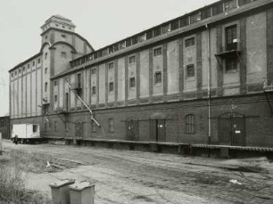 Dresden-Friedrichstadt, Magdeburger Straße 58. Elbhafen (angelegt 1891-1896). Nordkai, Speicherhalle mit Turm (um 1905)