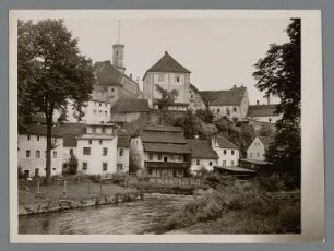 Niederschlesien. Ansicht der Stadt Habelschwerdt an der Glatzer Neiße. In der Bildmitte der Turm des Rathauses