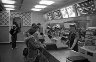 Neueröffnung der Gaststätte "McDonald´s Restaurant Karlsruhe" in der Kaiserstraße 109