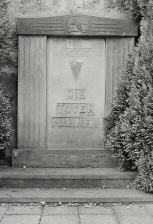 Ehrenmal für 47 im Arbeitslager Pirna-Zatzschke 1945 umgekommene ehemalige Häftlinge aus Ravensbrück und Flossenburg