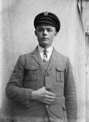 Mittelsachsen, Männerportrait : Mittelsachsen. Junger Mann in Uniform