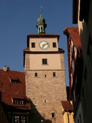 Der Weiße Turm aus dem 12. Jh. gehört zu den ältesten Bauwerken der inneren Stadtbefestigung