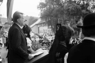 Bernau: Preisübergabe an Bürgermeister und Ansprache von Minister Engler