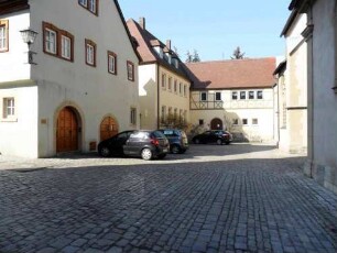 Stadtkirche - Kirchhof im Süden nach Westen mit angrenzenden Gebäuden in Übersicht