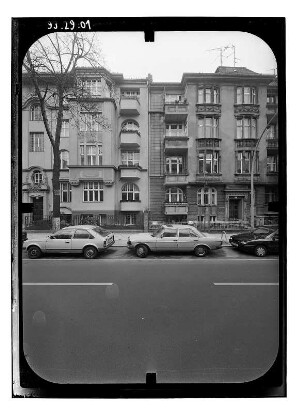 Berlin-Friedenau, Südwestkorso 2/1. Wohnhäuser. Straßenfront