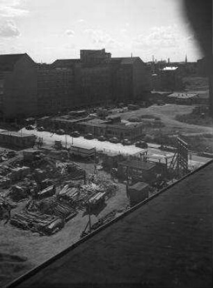 210° Panorama, Bild 10 von 10. Blick von der Sektorengrenze Zimmerstraße über die Baustelle Axel-Springer-Verlagshaus bis Richtung Baustelle GSW-Hochhaus. Berlin-Kreuzberg, Rudi-Dutschke-Straße