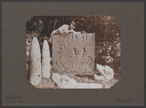 [39]: Chichén Itzá III : Tempel, Stelen, Steinfiguren / Yucatán
