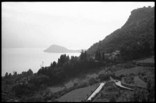 Menaggio: Blick zum Comer See, mit Landzunge von Bellagggio