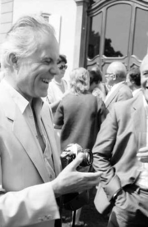 32. Tagung 1982 Physiker; Mainau: Rudolf L. Mößbauer mit Kamera