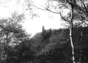 Hausberge, Aussichtsturm : Porta Westfalica-Hausberge. Abhang des Jakobsberges zur Weser mit Aussichtsturm. Blick nach Norden