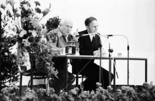 Freiburg: St. Ursula Gymnasium, Aula, Carlo Carretto, Perugia, am Podium