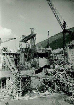 Sylvensteinsperre, 1957-1958
