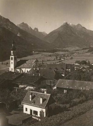 Fulpmes, Ortsansicht : Fulpmes (Stubaital). Ortsansicht mit dem Habicht (3280 m)