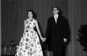 Donaueschingen: Donaueschinger Musiktage; Wilhelm Killmayer und Lieselotte Ebnet nehmen Beifall entgegen