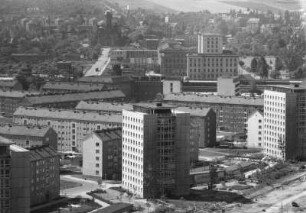 Blick vom Rathausturm auf die Neubebauung um die Sidonienstraße, im Hintergrund die Lukaskirche