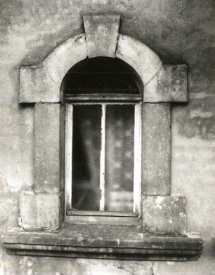 Schlettau, Bahnhofsweg 1. Villa (1901/1915). Erdgeschossfenster