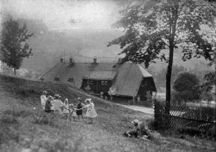 Kinder beim Försterhaus