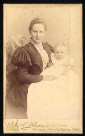 Marie Tönnies mit Sohn Gerrit