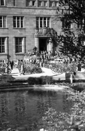 Freiburg: Haupteingang Universität mit Parkanlage, von oben