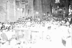 Freiburg: Münster, Erzbischof Dr. Schäufele am Altar