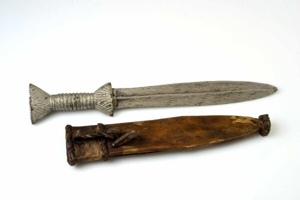 Dagger with sheath