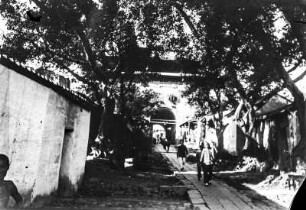 Straßenansicht : Blick entlang einer belebten Straße