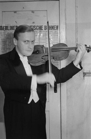 Porträtaufnahmen des Violinisten und Dirigenten Yehudi Menuhin