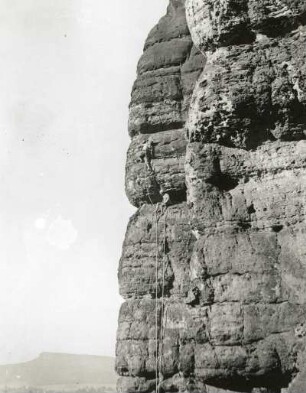 Sächsische Schweiz. Schrammsteine, Jungfer. Seilschaft Karlheinz Gonda an der Ostkante. (VIIc)