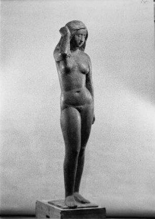 Inge : Inge. Bronze; Höhe 167 cm (1949; W. Arnold)